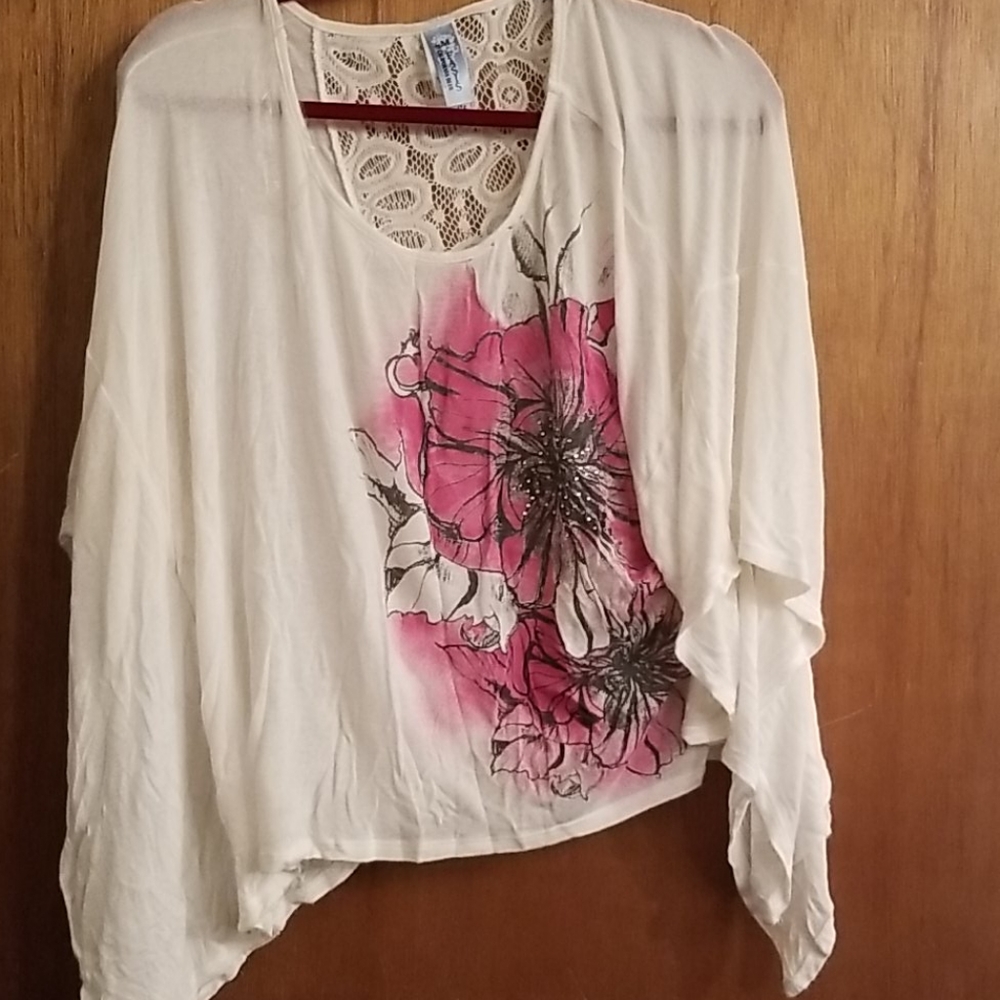Cute lace back flower shirt